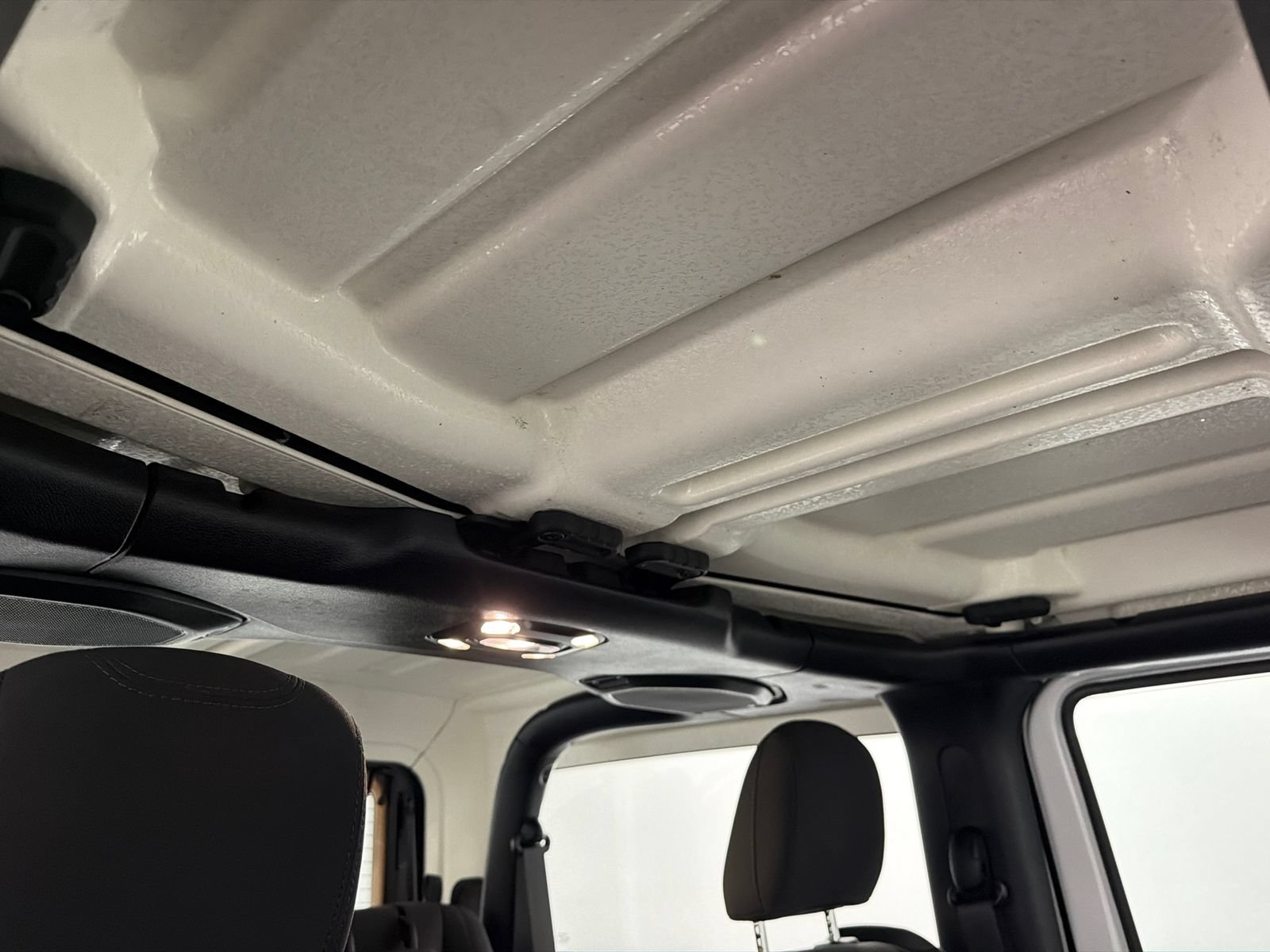 Used 2022 Jeep Wrangler Sport AWD/4WD image 12
