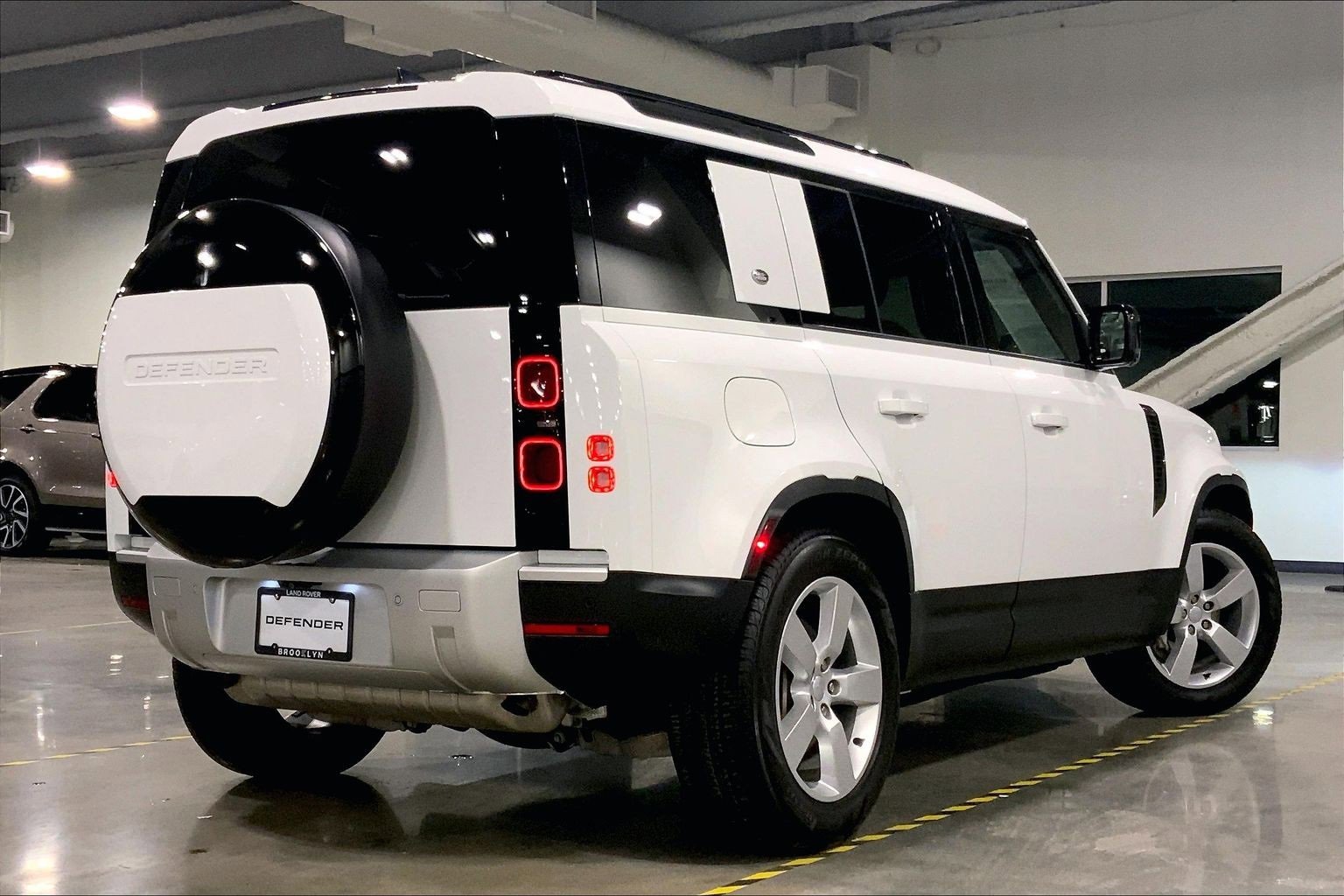 Used 2024 Land Rover Defender 110 S image 12