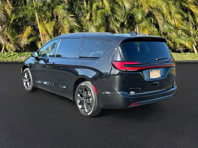 Used 2025 Chrysler Pacifica Limited w/ Uconnect Theater Family Group AWD/4WD image 7