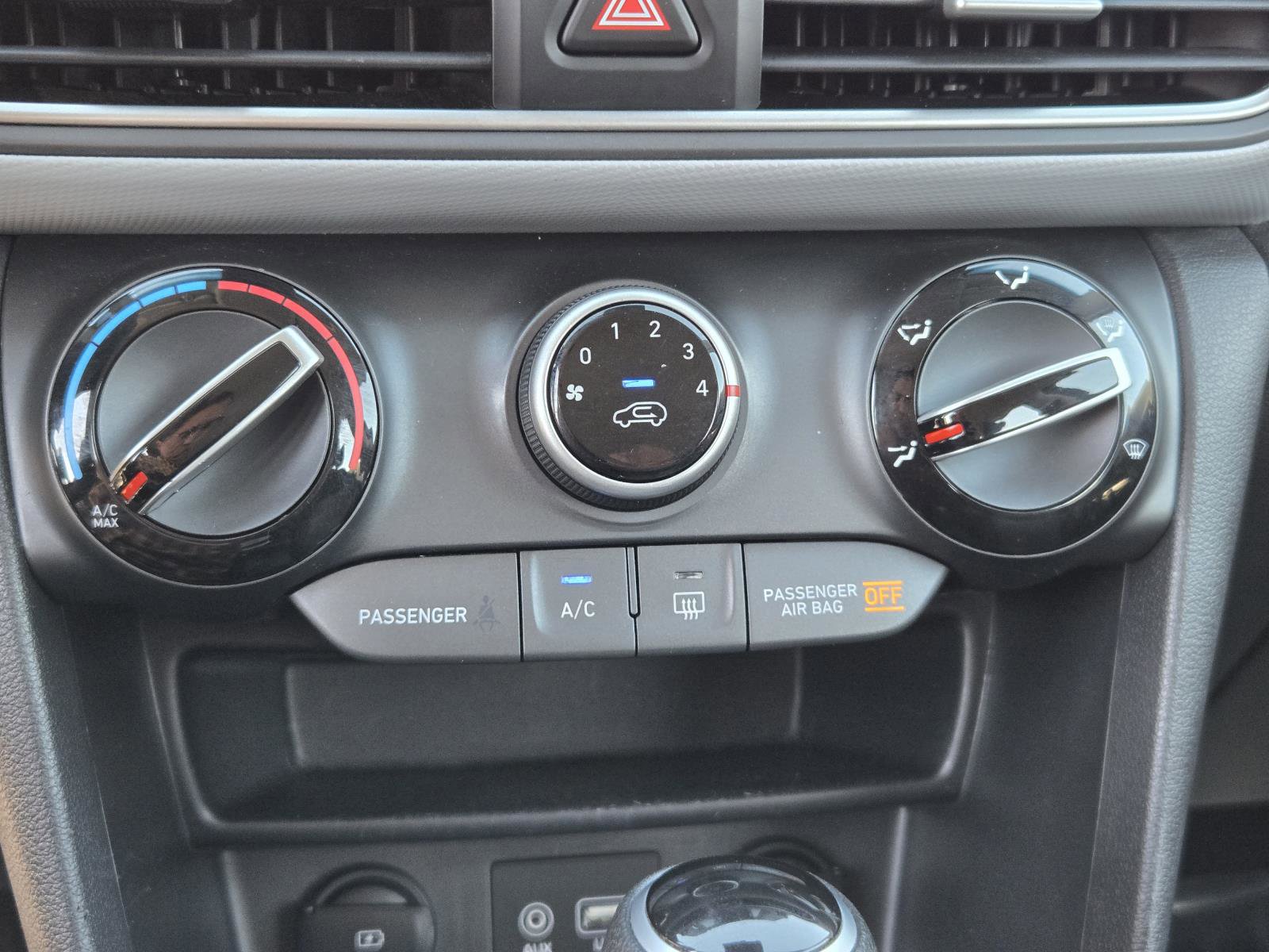 Used 2020 Hyundai Kona SE image 11