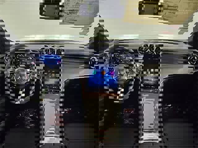 Used 2025 Mercedes-Benz GLC 300 4MATIC image 53