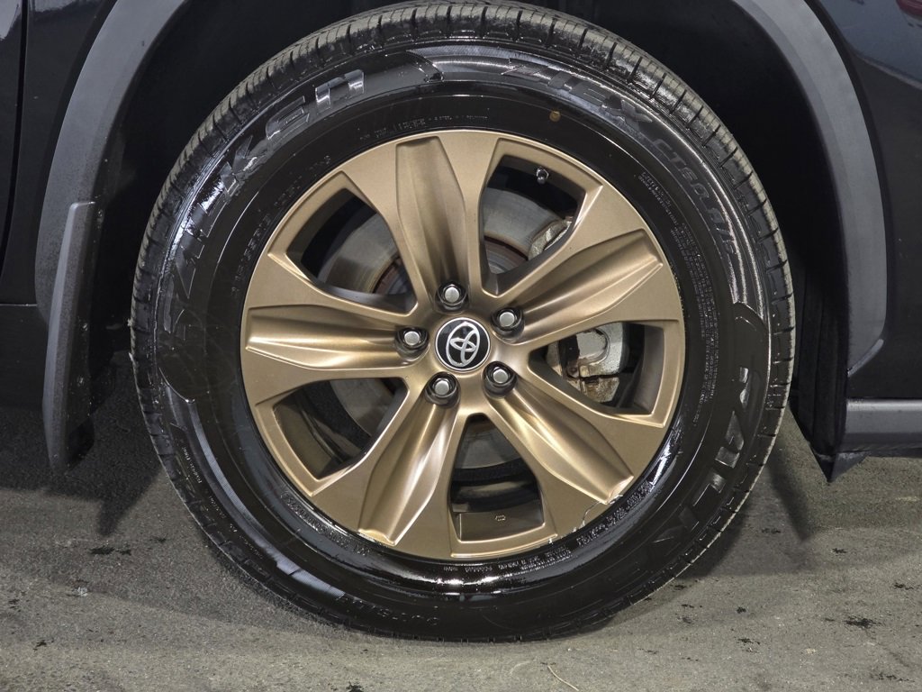 Used 2023 Toyota Highlander Bronze Edition image 4