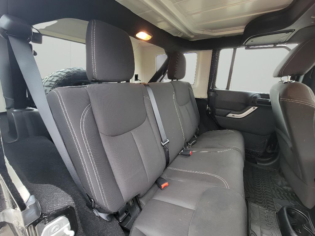 Used 2015 Jeep Wrangler Unlimited Sahara w/ Connectivity Group image 25
