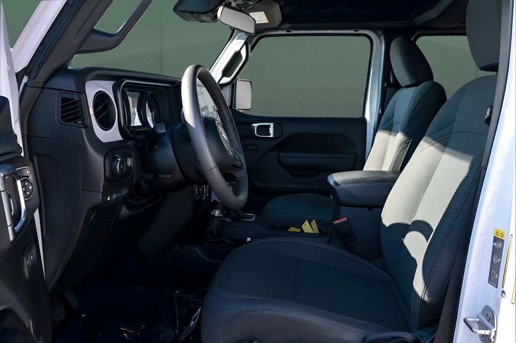 Used 2024 Jeep Wrangler Unlimited w/ Convenience Group image 18