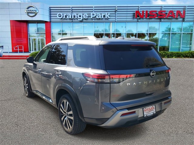 Used 2023 Nissan Pathfinder Platinum image 3