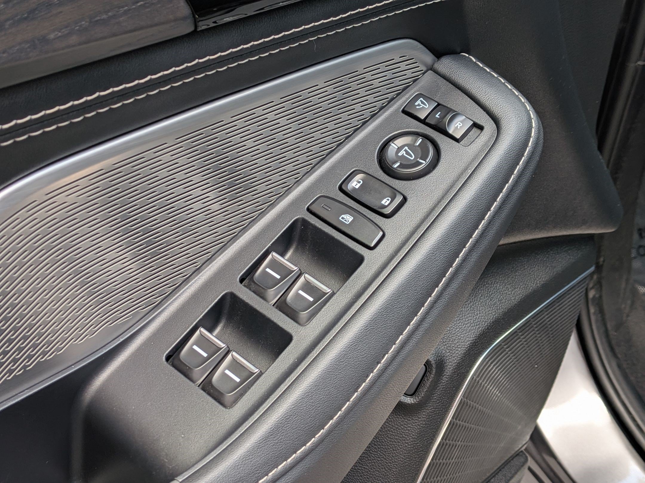 Used 2022 Acura MDX w/ Advance Package AWD/4WD image 14