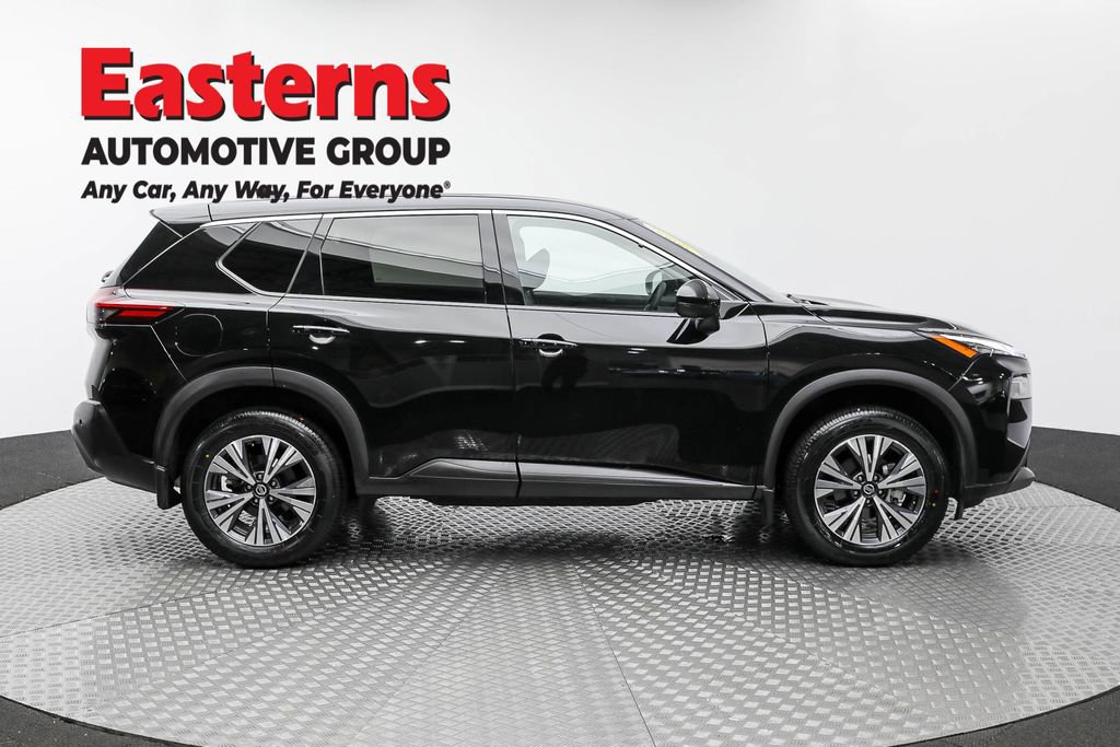Used 2021 Nissan Rogue SV image 4