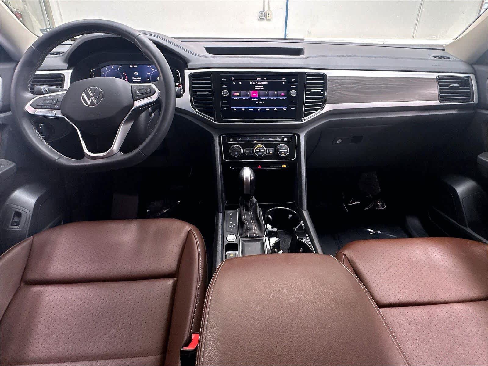 Used 2023 Volkswagen Atlas SE w/ Black Wheel Package FWD image 10