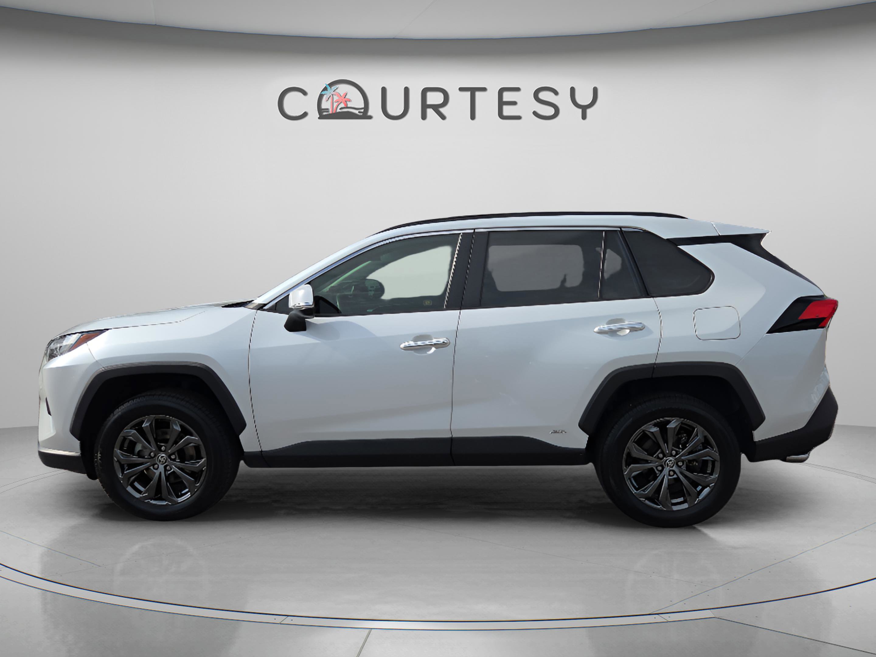 Used 2023 Toyota RAV4 Limited AWD/4WD image 2
