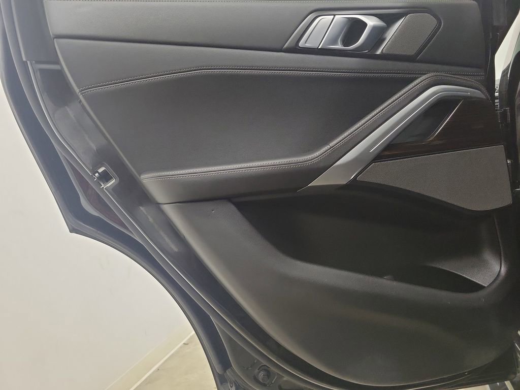 Used 2025 BMW X6 xDrive40i image 16