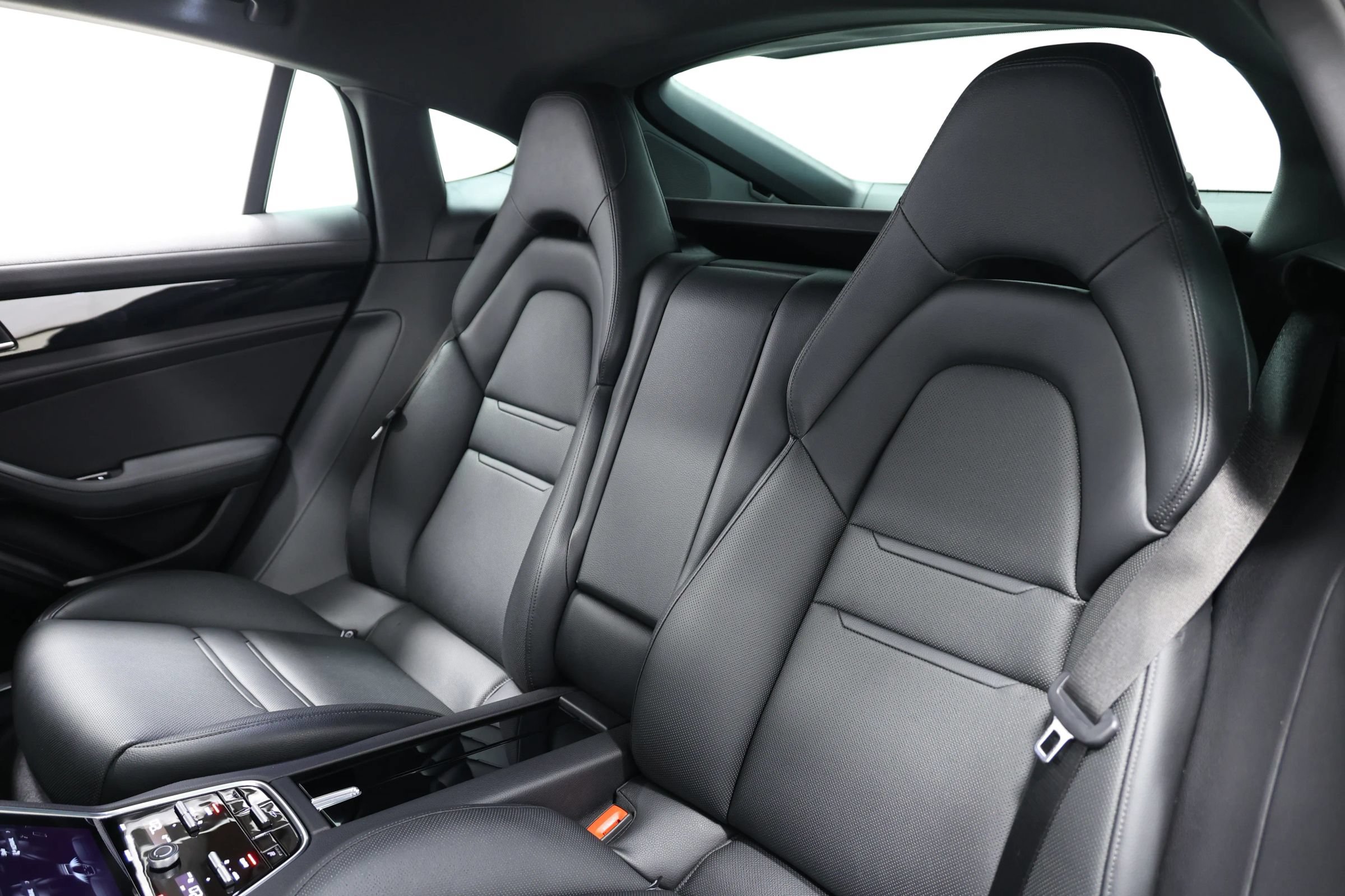 Used 2020 Porsche Panamera AWD/4WD image 3