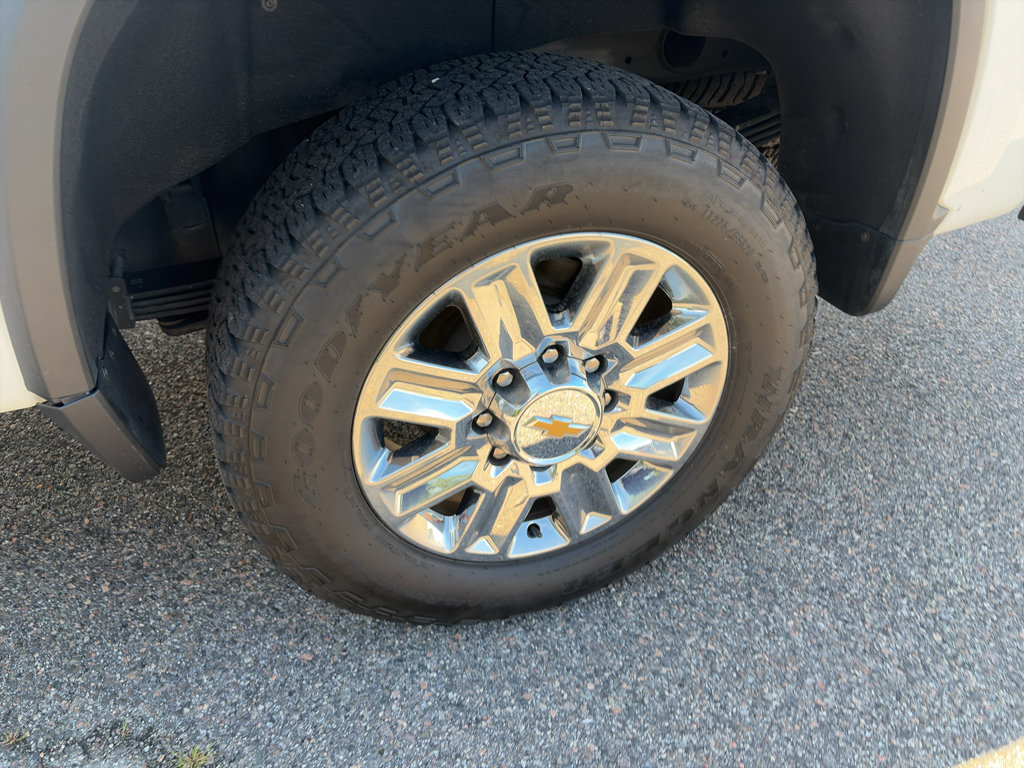 Used 2026 Chevrolet Silverado 2500 High Country w/ High Country Premium Package AWD/4WD image 10