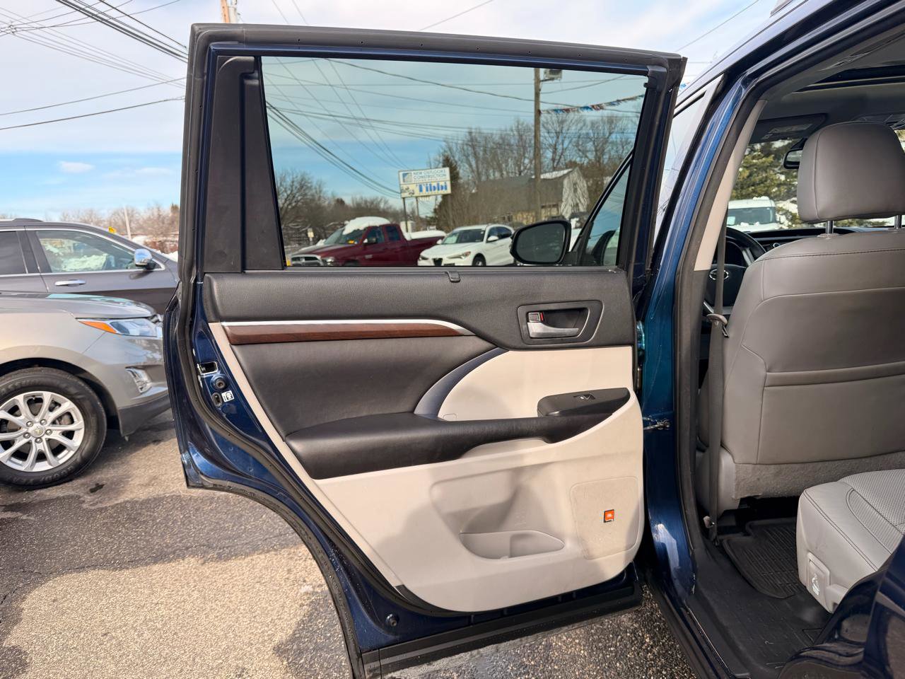 Used 2016 Toyota Highlander Limited Platinum image 24