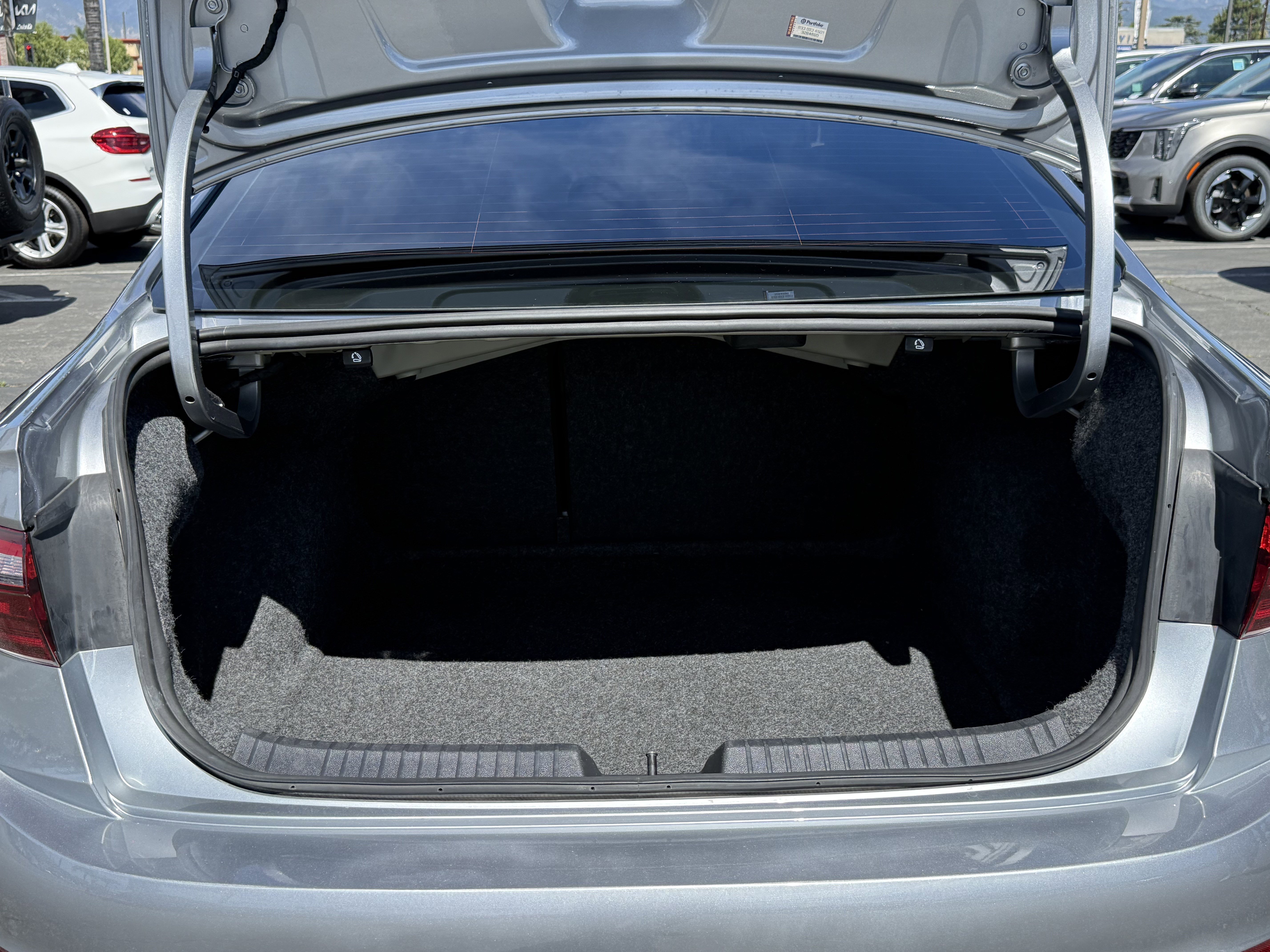 Used 2024 Volkswagen Jetta S image 10