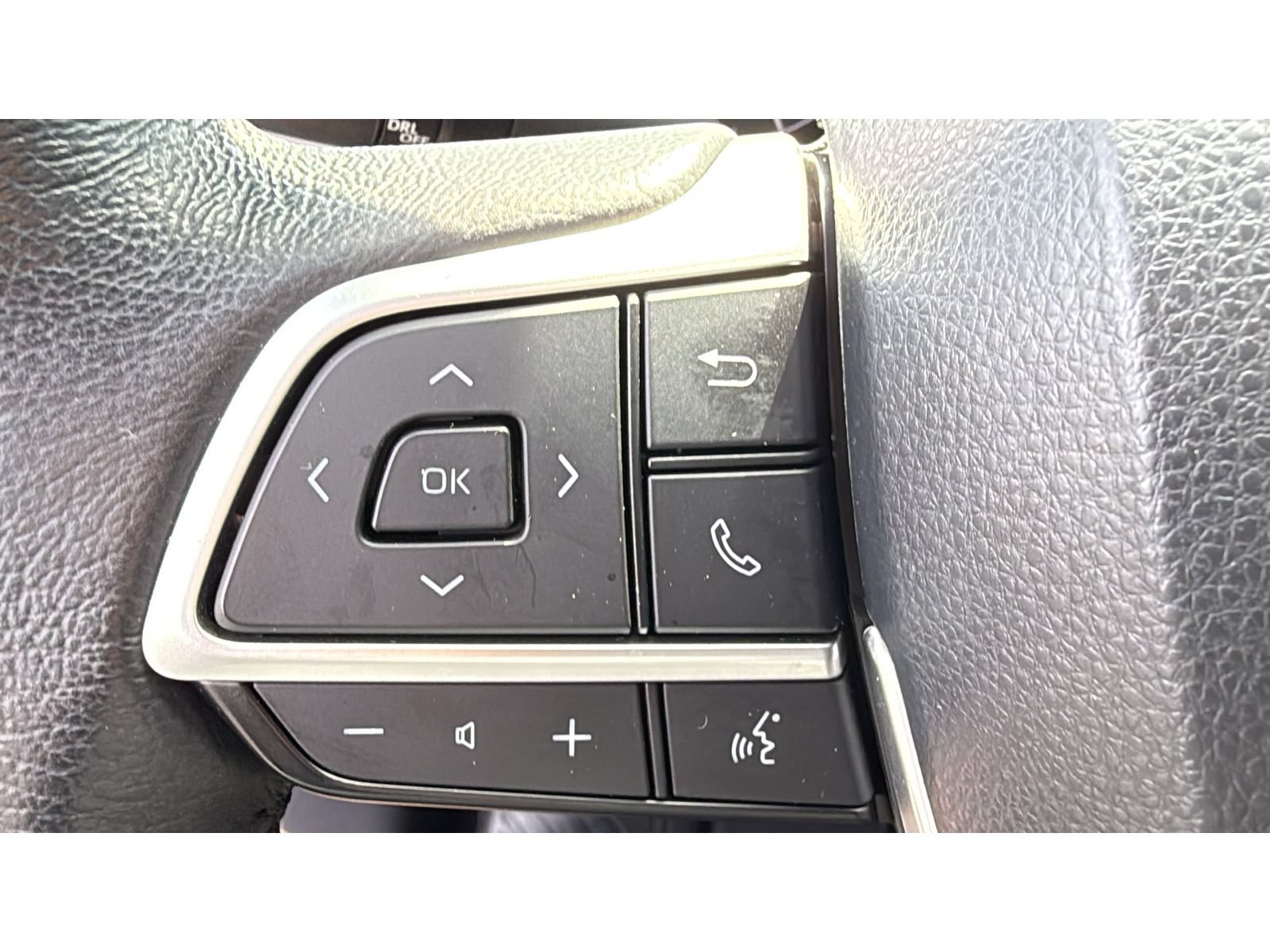 Certified 2024 Toyota Sienna XLE FWD image 29