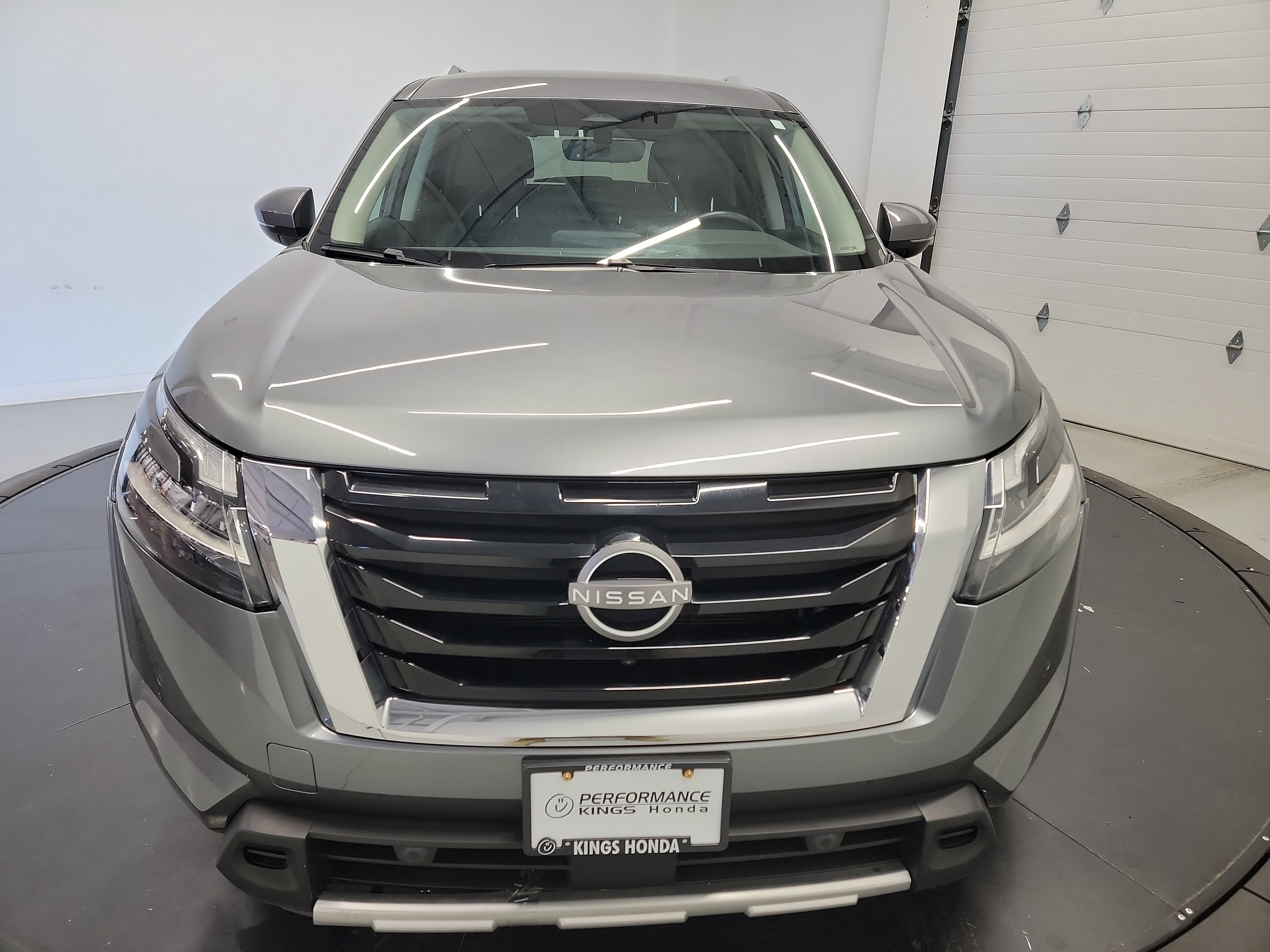 Used 2024 Nissan Pathfinder SL AWD/4WD image 2
