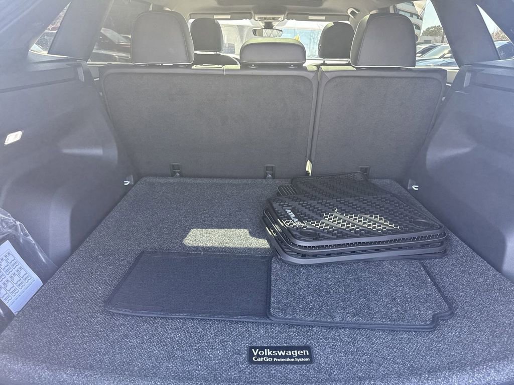 New 2025 Volkswagen Atlas Cross Sport SEL Premium R-Line image 15