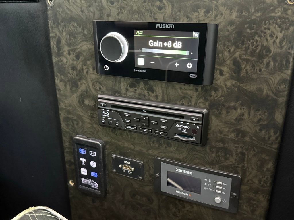 Used 2019 Mercedes-Benz Sprinter 170 w/ Driver Convenience Package image 40