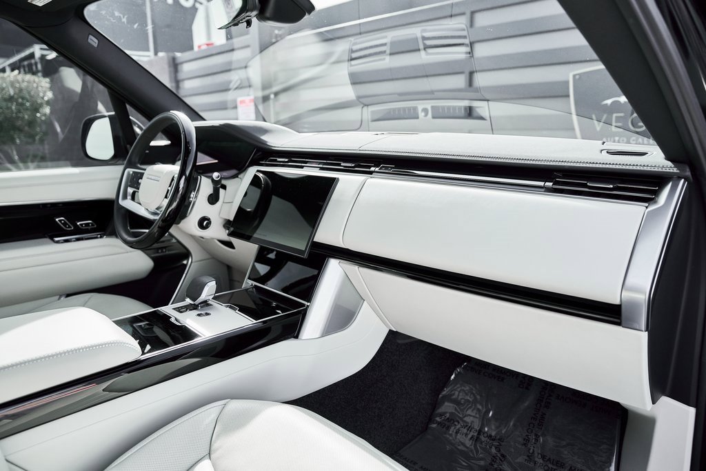 Used 2024 Land Rover Range Rover Long Wheelbase SE image 46