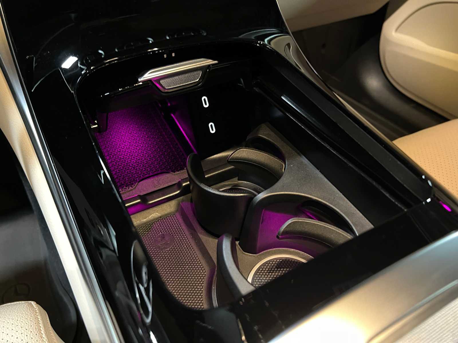 Used 2025 Mercedes-Benz GLC 300 4MATIC image 30