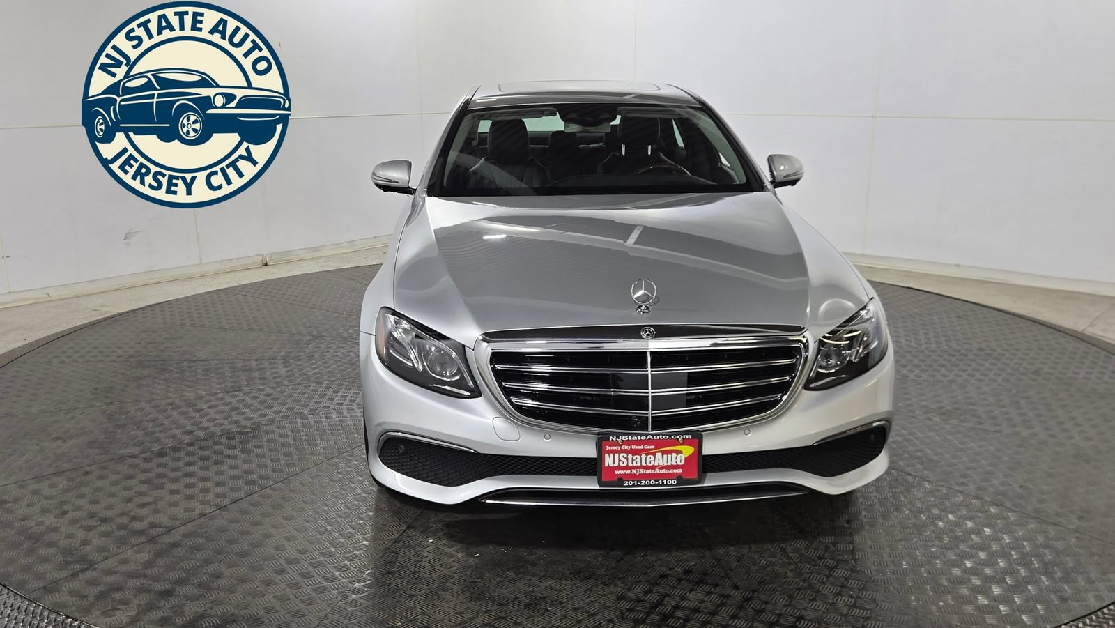 Used 2018 Mercedes-Benz E 300 4MATIC w/ Premium 3 Package (Q03) image 2