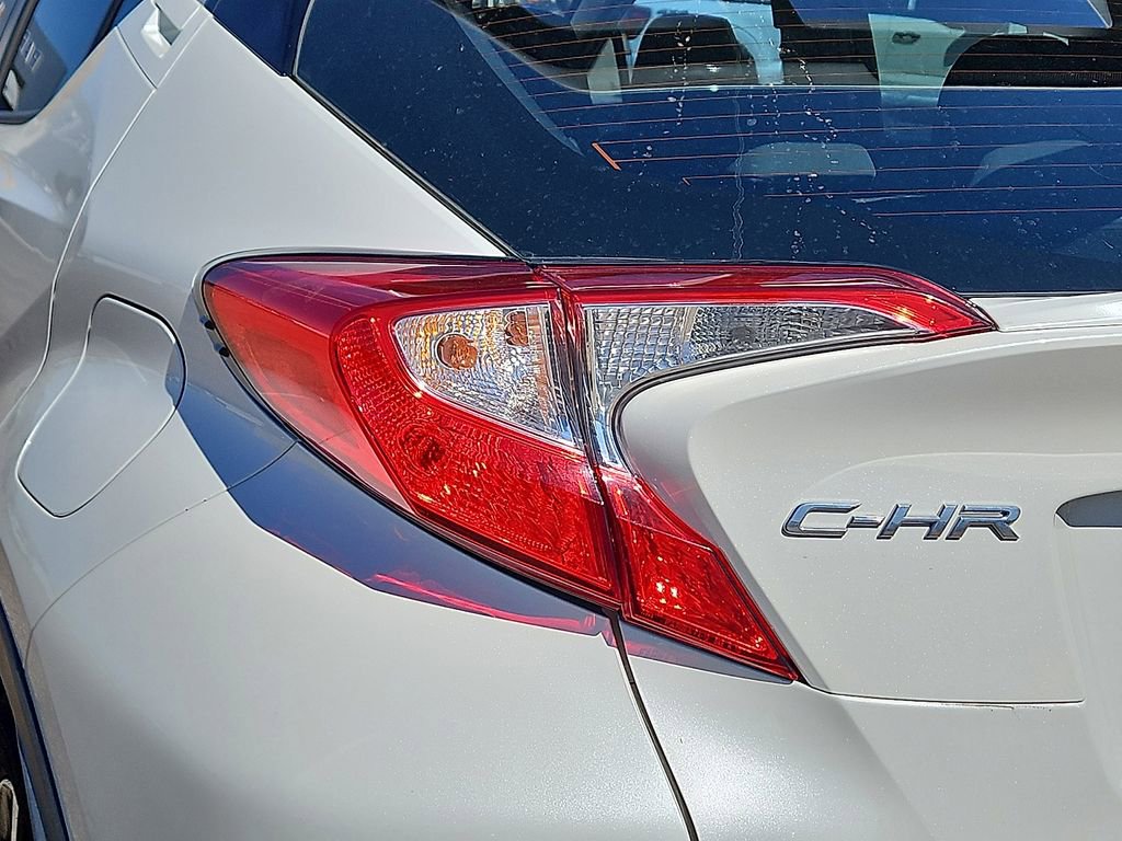 Used 2018 Toyota C-HR XLE FWD image 7