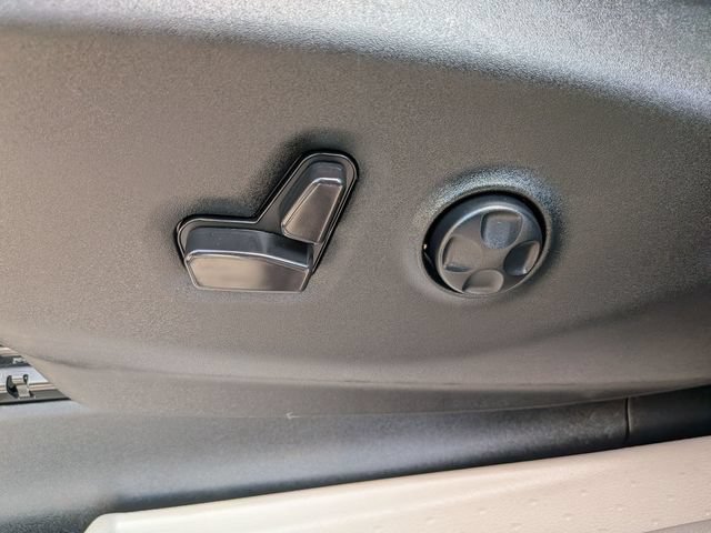 Certified 2024 Chrysler Voyager LX FWD image 10