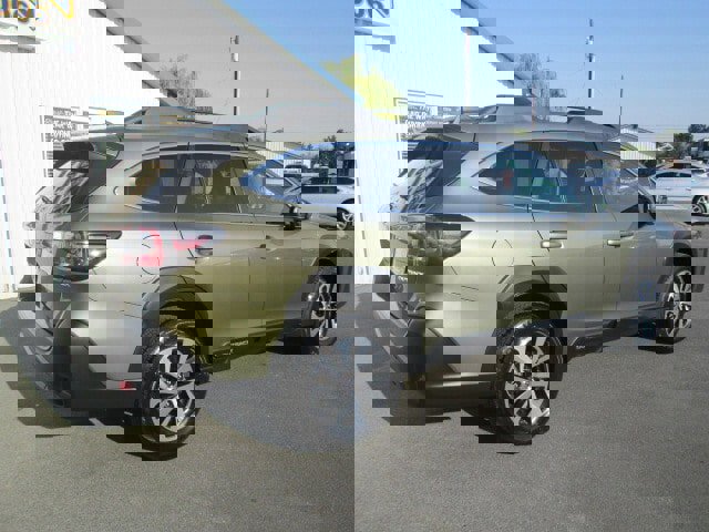 Used 2023 Subaru Outback Premium image 6