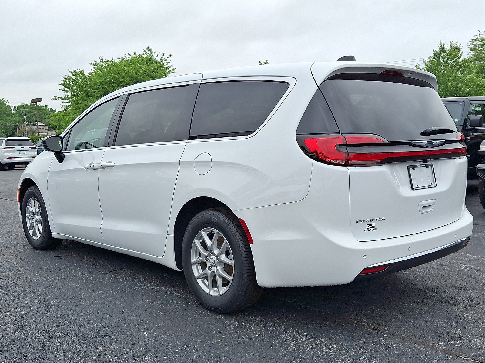 New 2026 Chrysler Pacifica Select FWD image 4