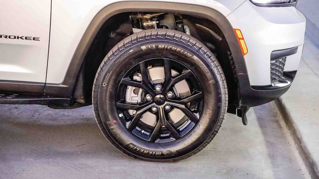 New 2025 Jeep Grand Cherokee L Altitude image 11