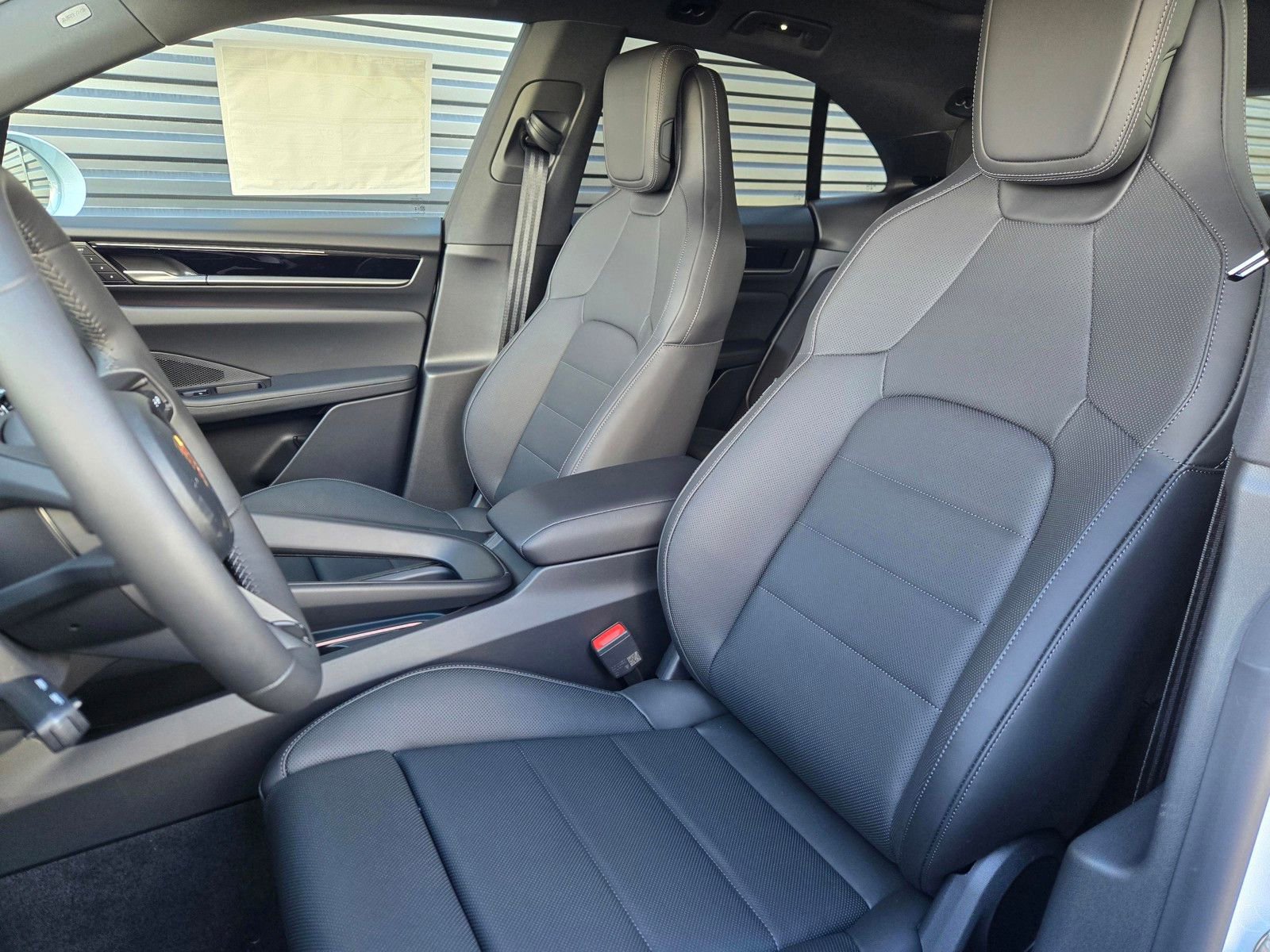 New 2026 Porsche Macan Electric RWD image 5