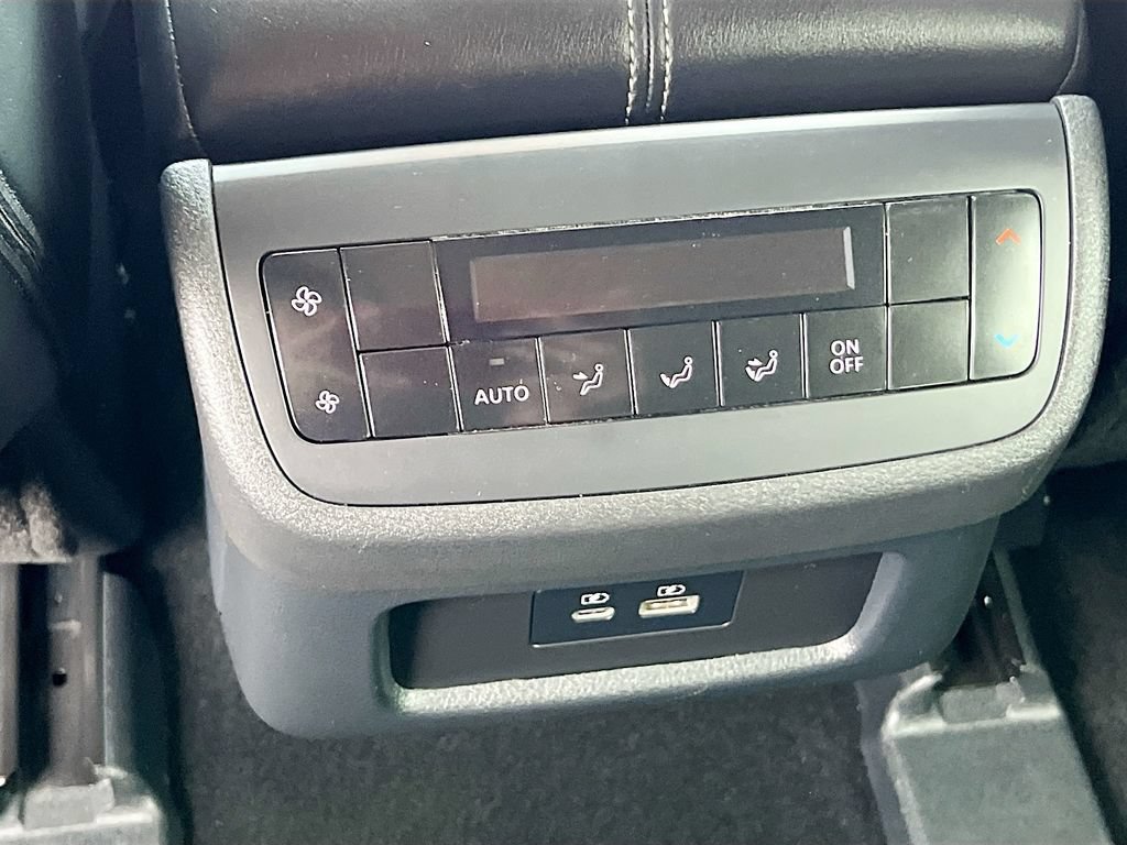 Used 2025 Nissan Pathfinder SL AWD/4WD image 25