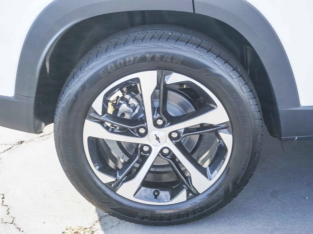 New 2026 Chevrolet Trax RS w/ Sunroof Package FWD image 8