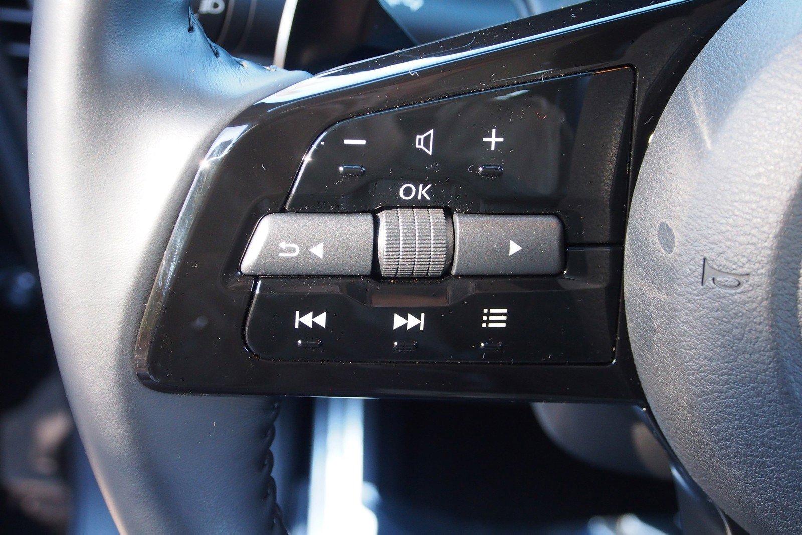 Used 2024 Nissan Z Performance w/ Floor Mat Package image 21