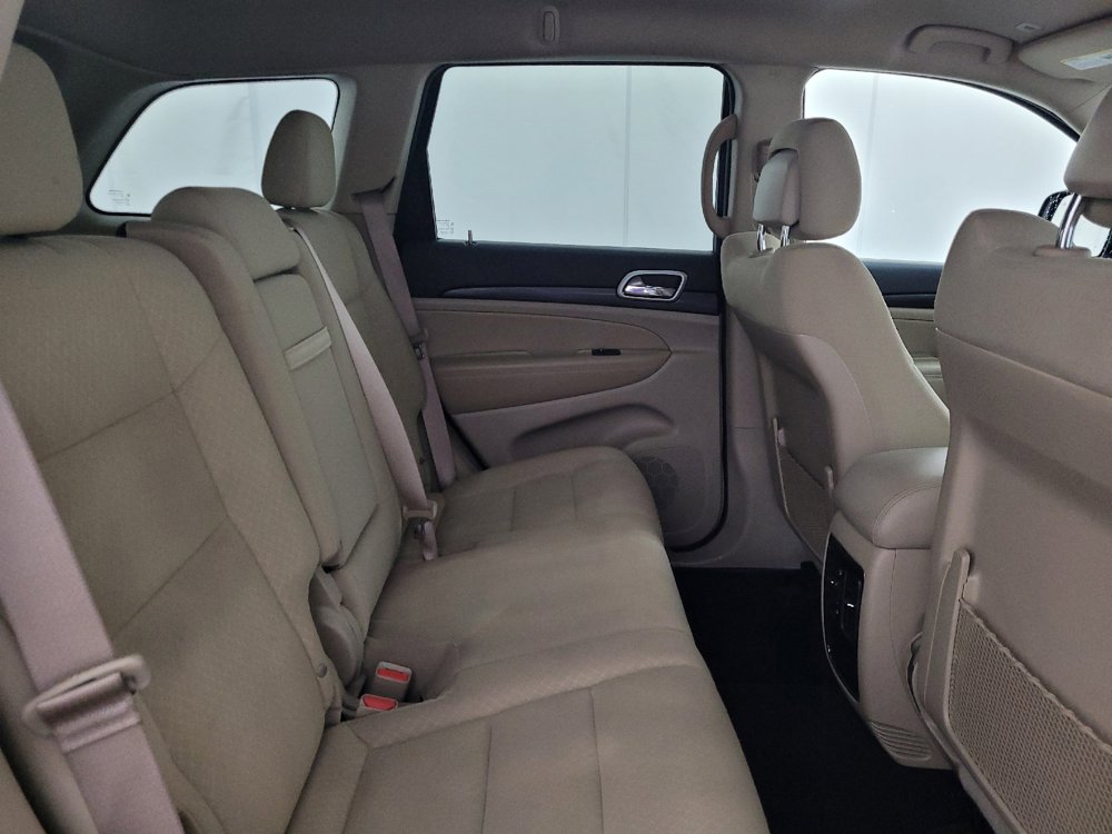 Used 2021 Jeep Grand Cherokee Laredo AWD/4WD image 19