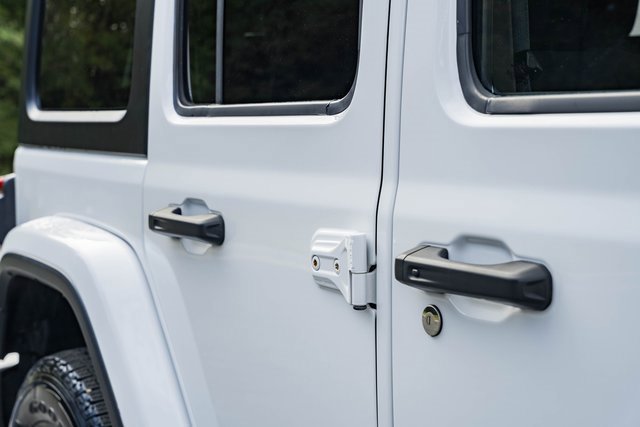 Used 2022 Jeep Wrangler Unlimited Sahara w/ Dual Top Group image 15