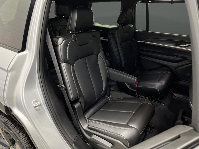 New 2025 Jeep Grand Cherokee L Limited w/ Luxury Tech Group II image 32