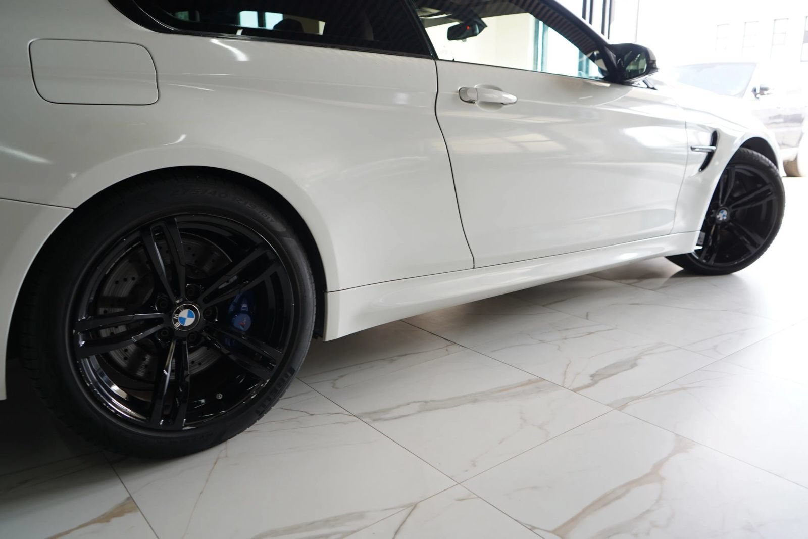 Used 2017 BMW M4 Coupe RWD image 5