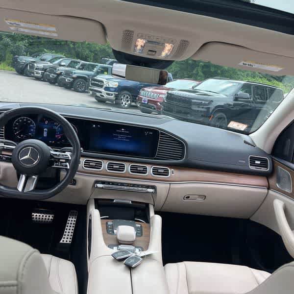 Used 2024 Mercedes-Benz GLS 450 4MATIC image 11