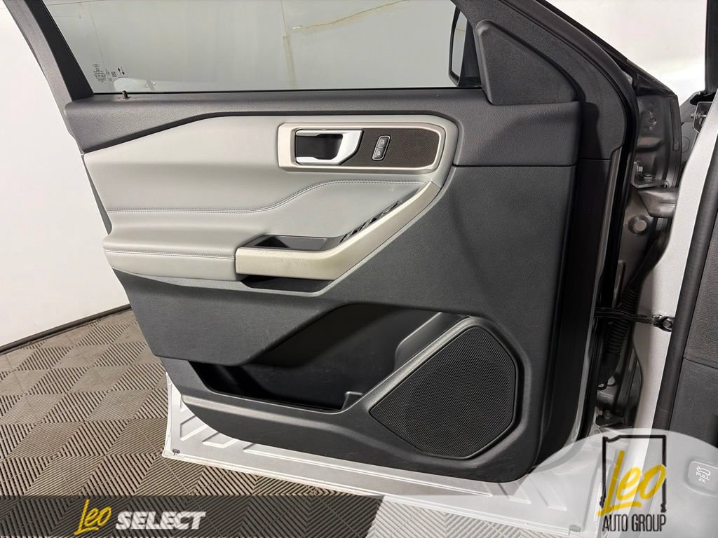 Used 2023 Ford Explorer XLT w/ Equipment Group 202A AWD/4WD image 24