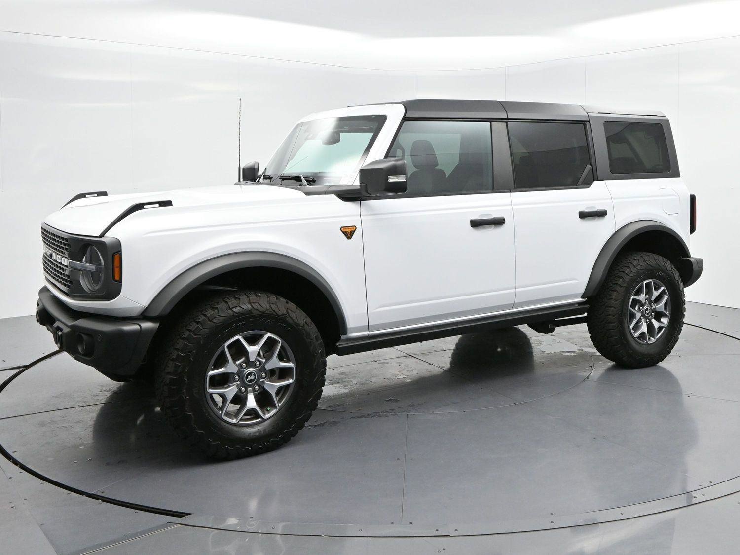 Used 2025 Ford Bronco Badlands AWD/4WD image 3