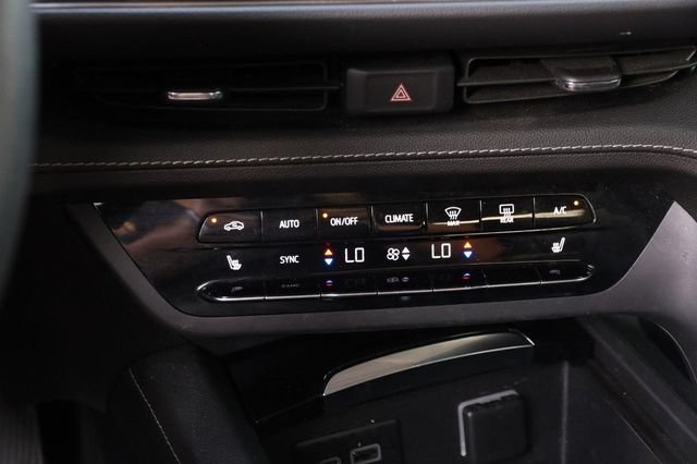 Used 2021 Buick Envision Essence w/ Sport Touring Package FWD image 19