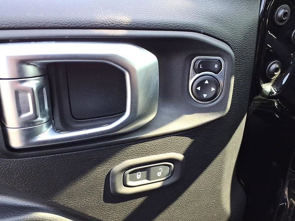 Used 2023 Jeep Wrangler Unlimited w/ Cold Weather Group image 13