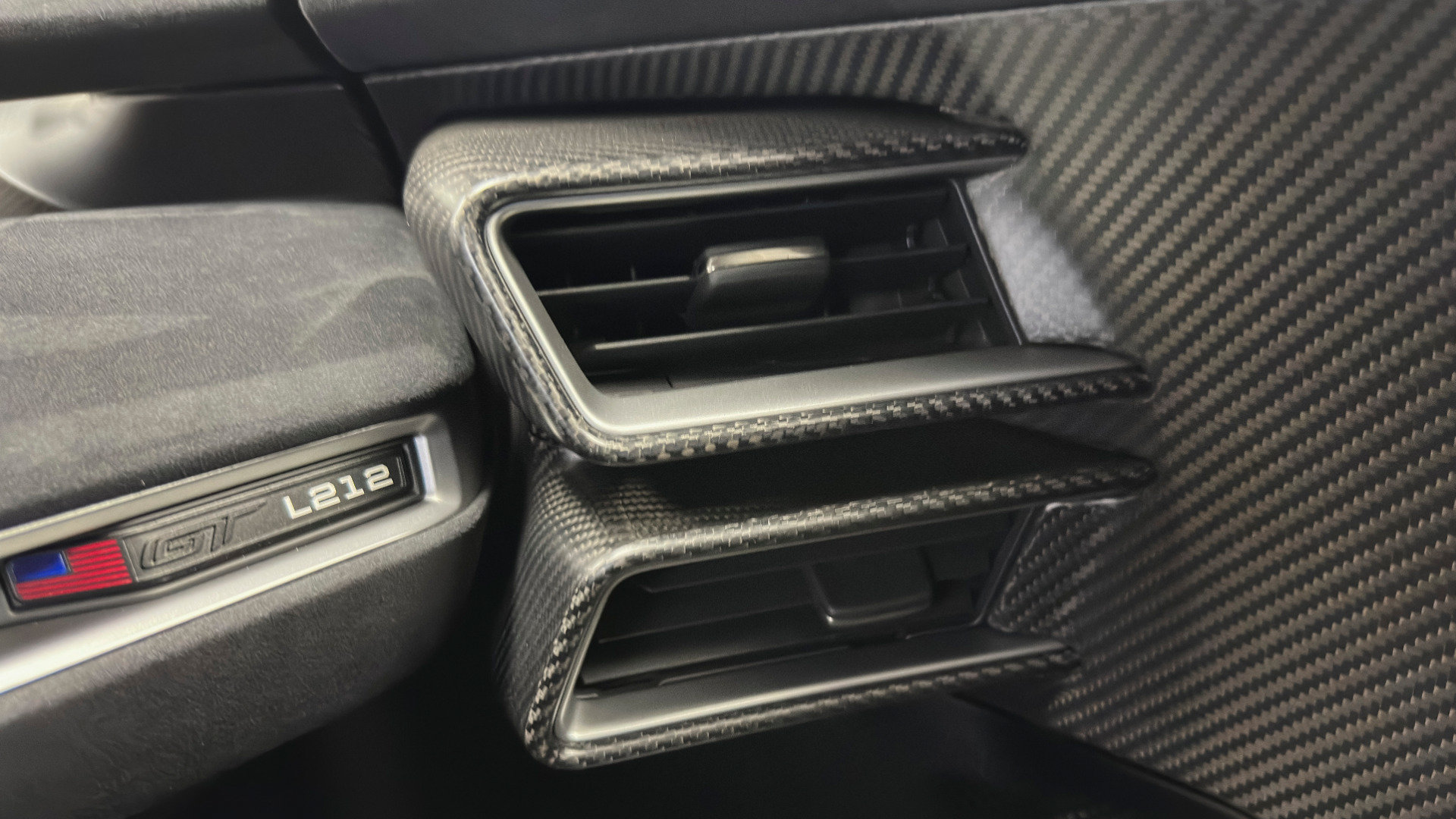 Used 2020 Ford GT Carbon Series RWD image 48