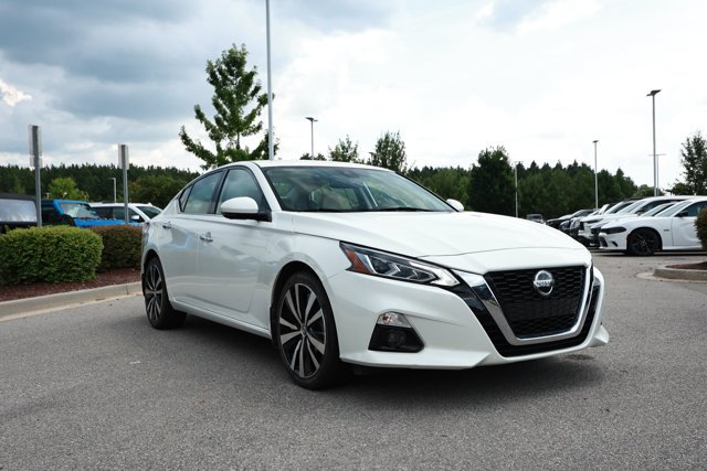 Used 2019 Nissan Altima 2.5 Platinum AWD/4WD image 3