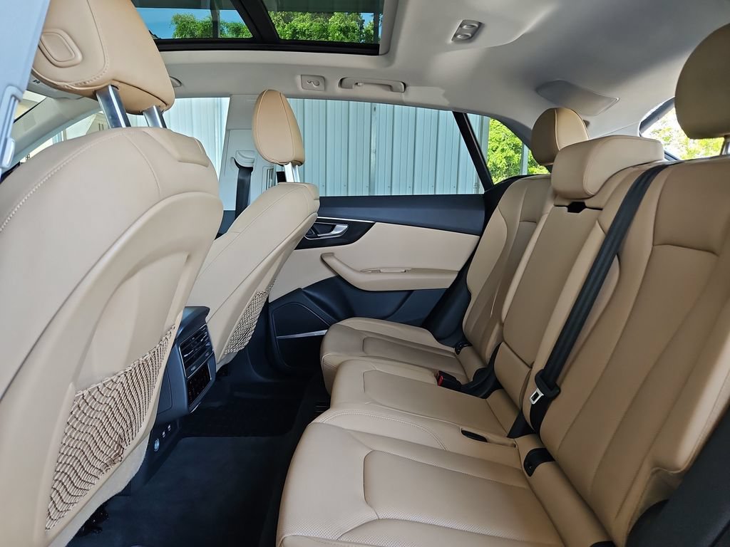 Used 2019 Audi Q8 Premium Plus w/ Premium Plus AWD/4WD image 29