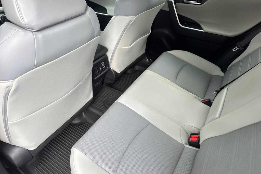 Used 2023 Toyota RAV4 Limited image 11