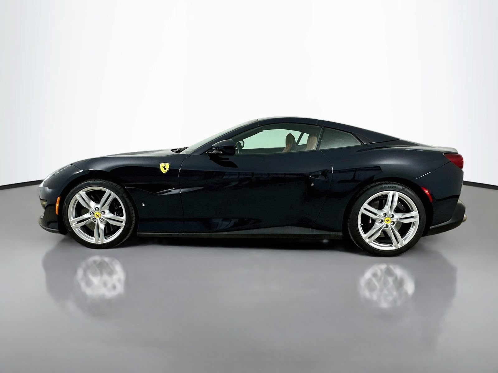 Used 2020 Ferrari Portofino RWD image 8