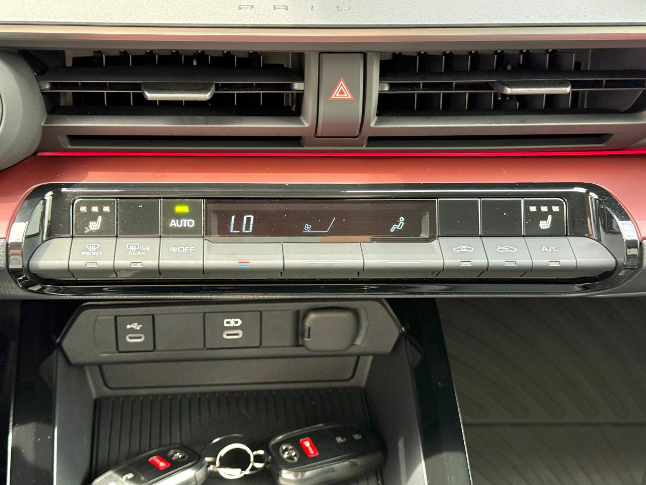 Used 2026 Toyota Prius Plug-In Hybrid FWD image 13