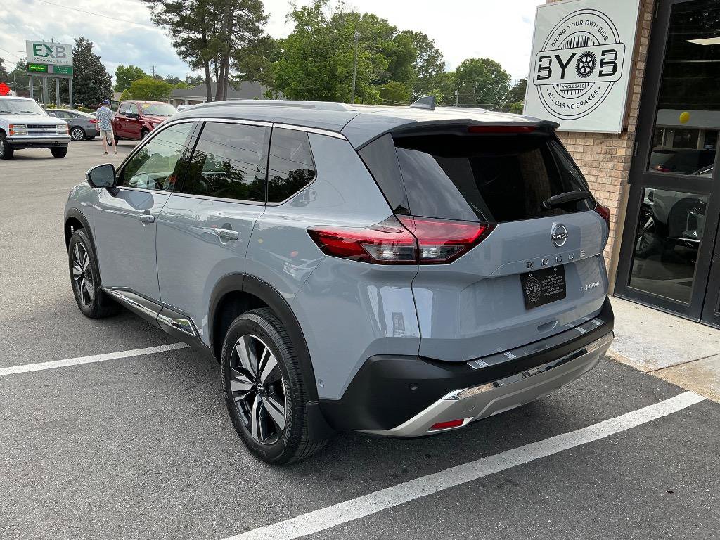 Used 2023 Nissan Rogue Platinum w/ Platinum Premium Package image 3